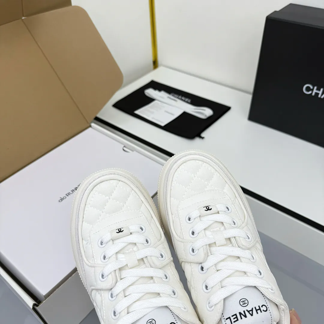 👟👟Ex-factory price 620👟👟 Chanel bread shoes ~ original calfskin panda shoes Chanel 25C latest hot style panda black and white sports shoes casual sneakers Xiaoxiang hot item classic black and white panda color coco girls must pay Fabric: original custom mixed sheepskin lining: original imported breathable mesh lining outsole: Original molded rubber + TPU combination Size: Women's 35-41